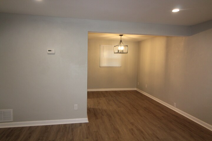 Building Photo - 504 Maytide St