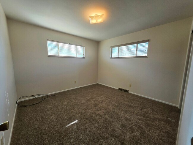 Building Photo - 302 Morrison Ave