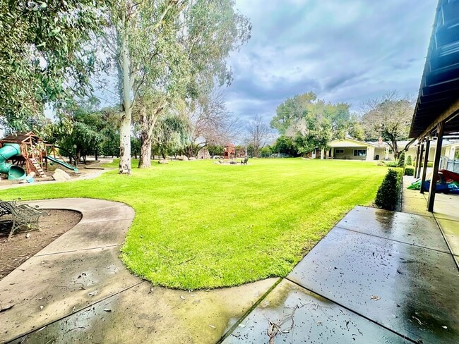 Building Photo - Gorgeous 4/3 Country Estate with 2000sf Barn