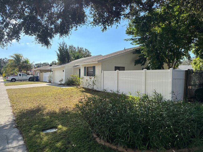 Building Photo - 2462 Briar Oak Cir