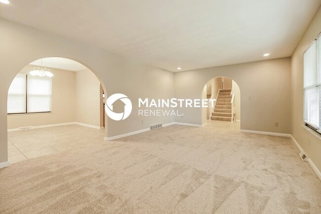 Building Photo - 4 Bedroom Pet-Friendly Home in Columbus, OH with Main Street Renewal