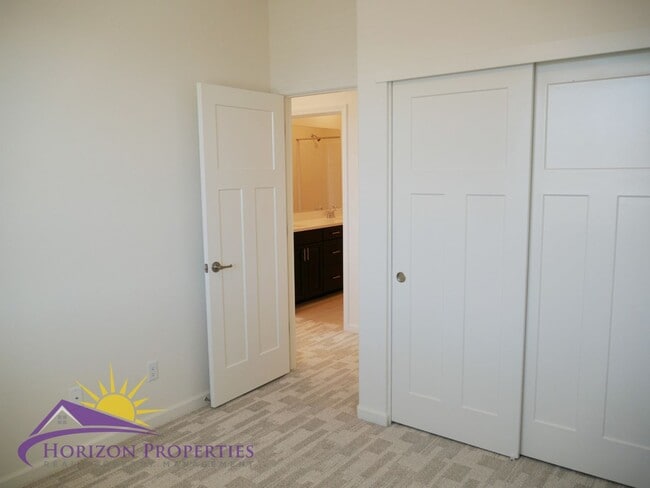 Building Photo - Modern Two-story 3 Bed 2.5 Bath 1,638 sqft Rancho Cordova Solar Home