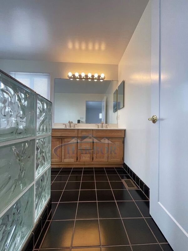 Building Photo - 3706 S Emily St