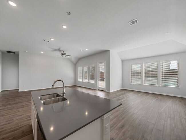 Building Photo - Almost New, Modern Look 4 Bed 3 Bath House in Van Alstyne Available Now!