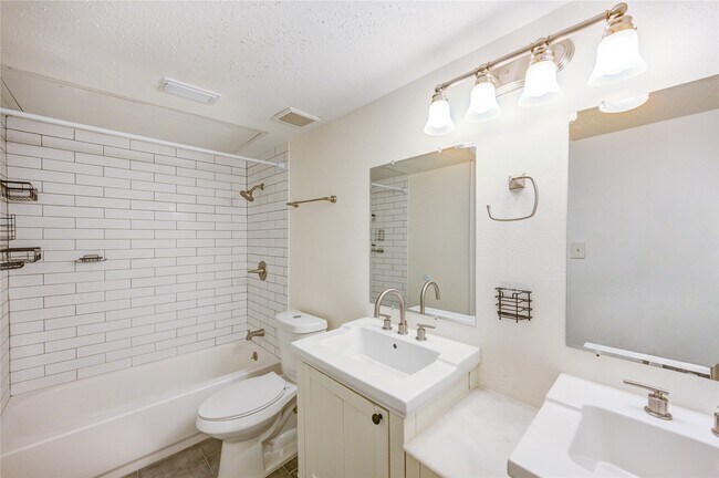 Building Photo - 2120 Wilcrest Dr