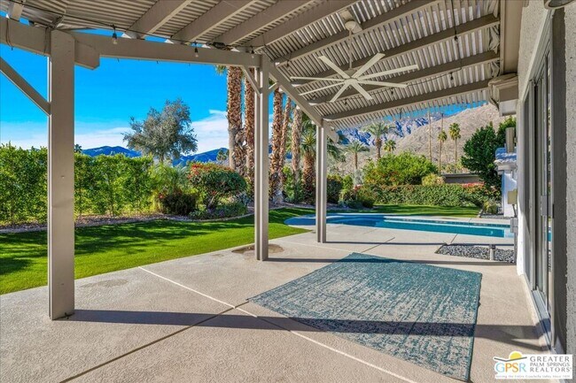 Building Photo - 605 E Sierra Way