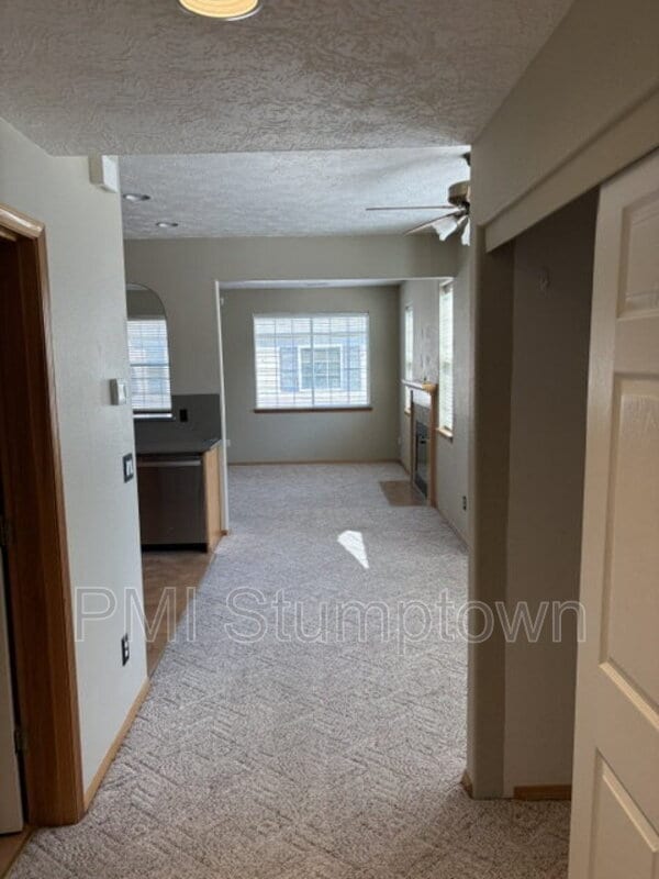 Building Photo - 14375 SE Oregon Trail Dr
