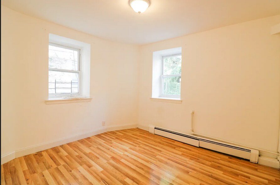 Bedroom - 167 Delancey Plz