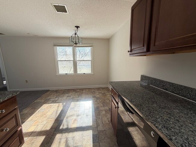 Building Photo - 213 Victoria Heights Rd