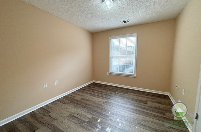 Building Photo - 105 McKenna Cir