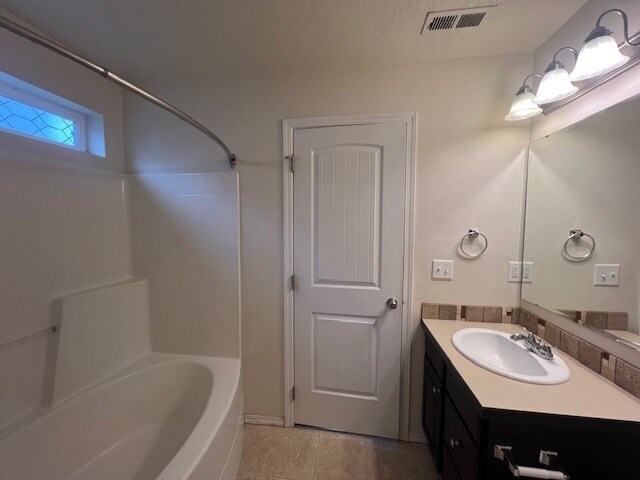 Building Photo - 3 Bed 2 Bath House in Nampa!