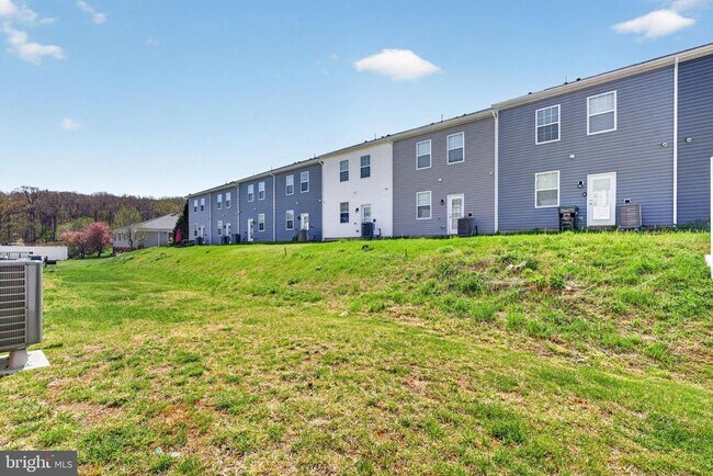 Building Photo - 183 Caterpillar Dr