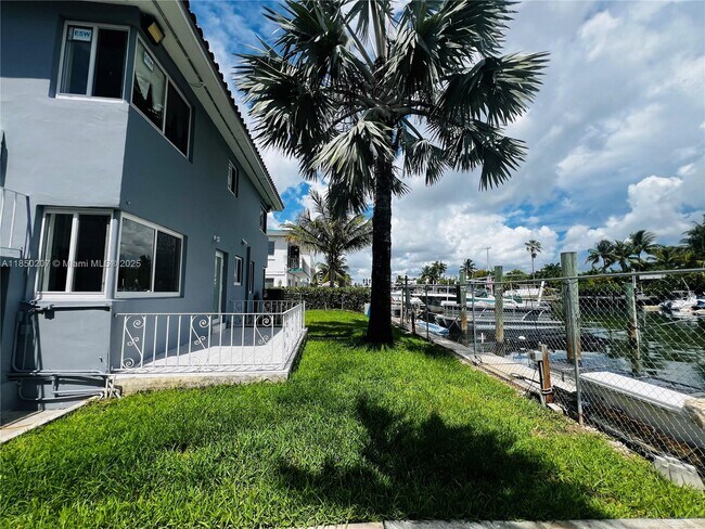 Building Photo - 2045 Calais Dr