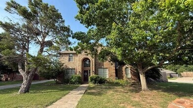 Building Photo - 519 Summertree Dr