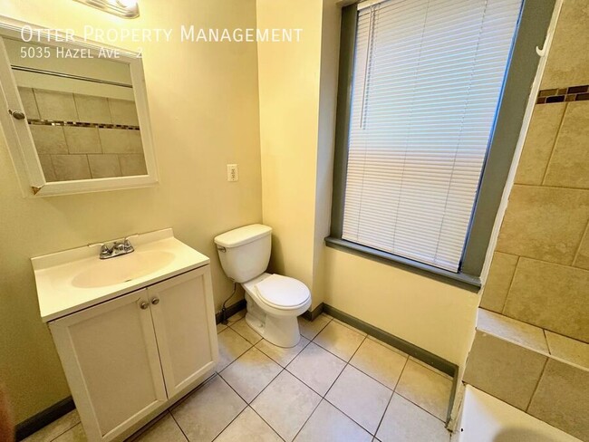 Building Photo - 2BR/1BA Sun-drenched West Philly Apt with ...