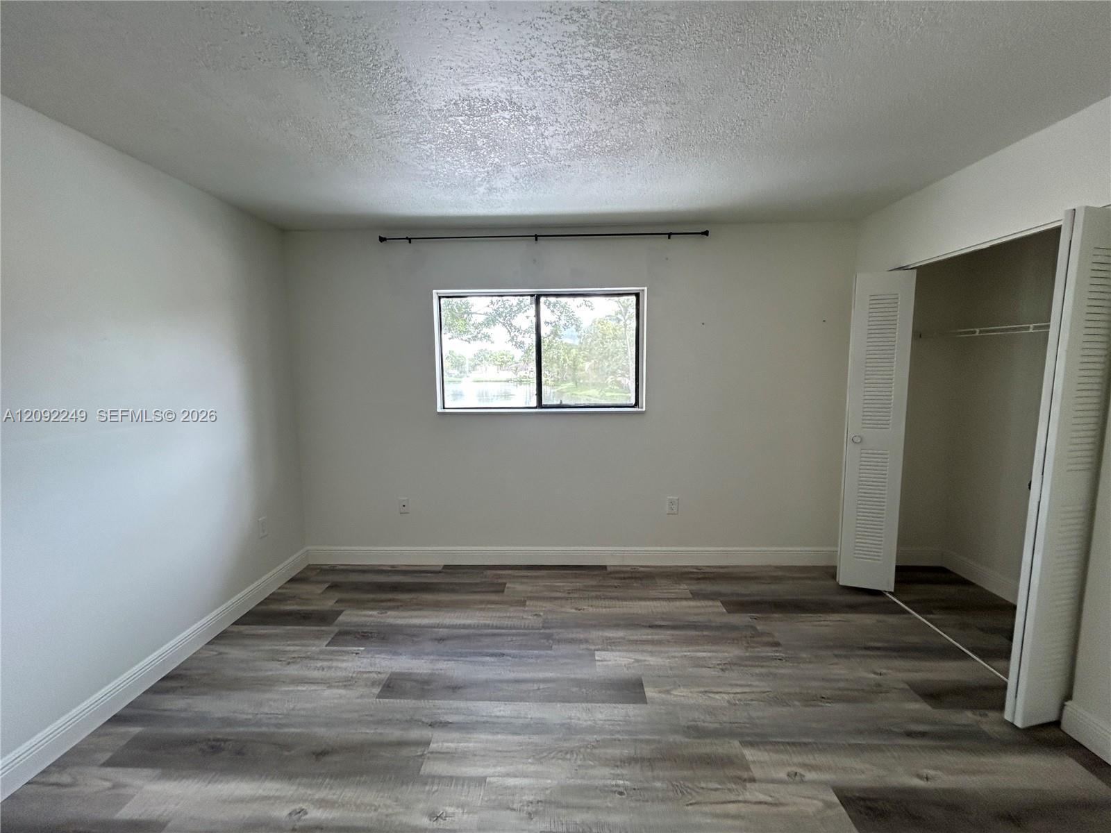 Building Photo - 9472 Palm Cir S
