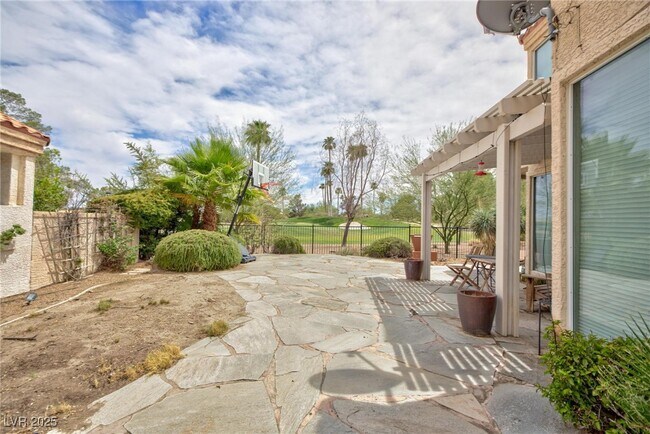 Building Photo - 8949 Diamond Falls Dr