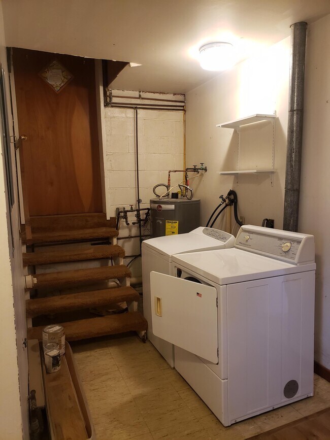 Building Photo - 5800 Sypes Canyon Rd