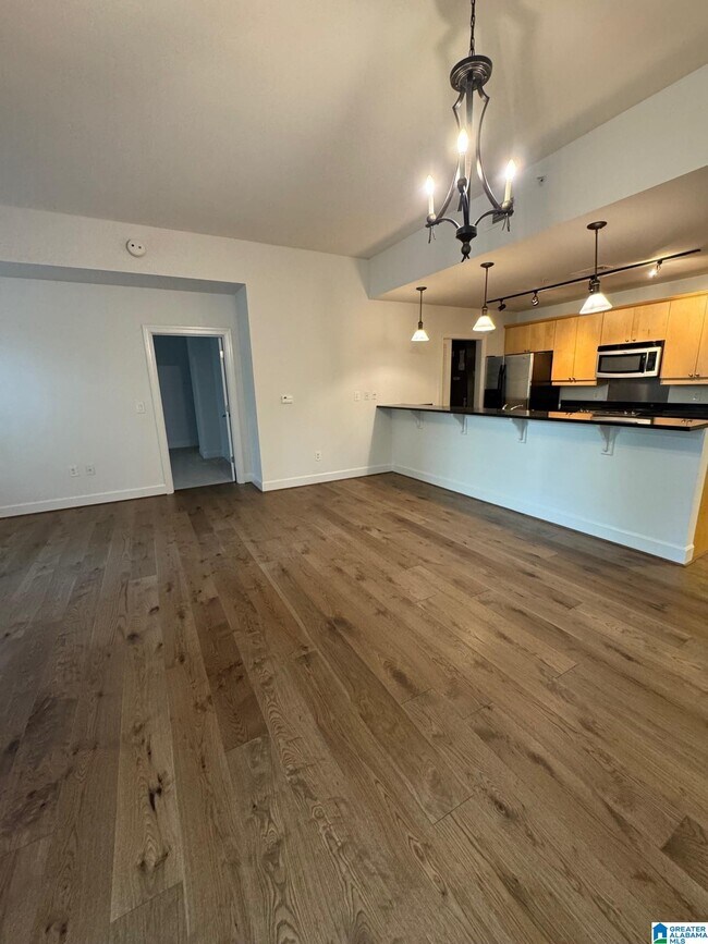 Building Photo - 1040 Broadway St