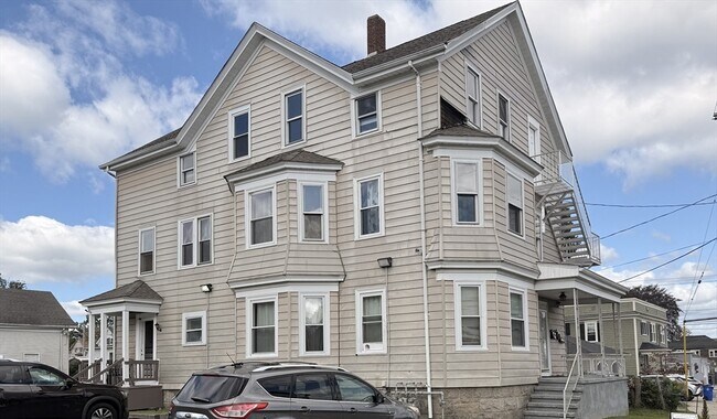 Building Photo - 270 Stetson St