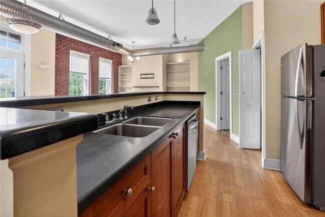 Building Photo - 1162 Ponce De Leon Ave NE
