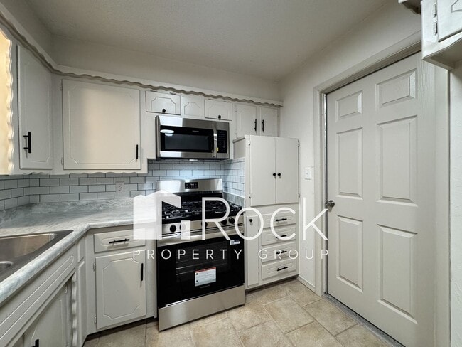 Building Photo - Beautifully Remodeled 3 Bed/1.5 Bath Home in Moore with 1-Car Garage