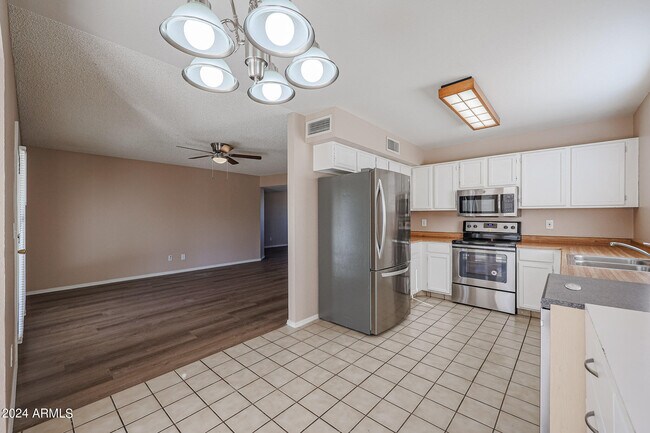 Building Photo - 7119 W Cameron Dr