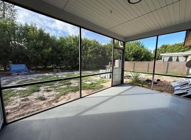 Building Photo - 8736 SE Algozzini Pl