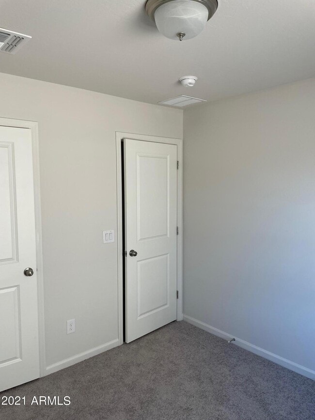 Building Photo - 250 W Bobcat Ct