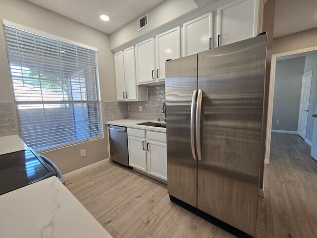 Building Photo - CANYON CREST CONDO