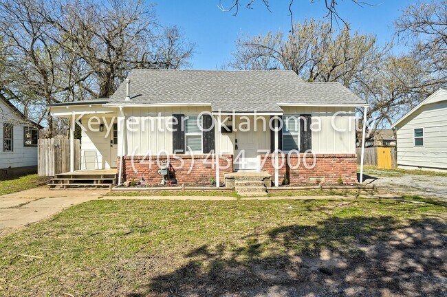 Building Photo - 4913 N Willow Ave