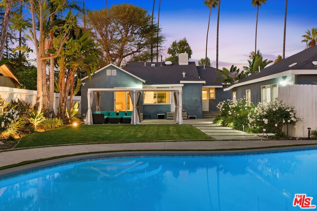 Building Photo - 15040 Hamlin St