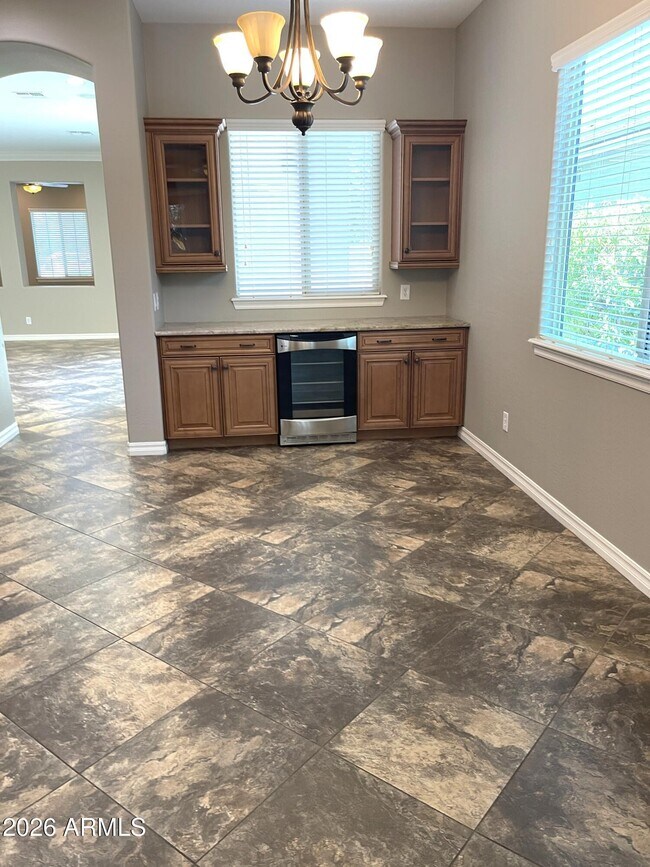 Building Photo - 2543 E Penedes Dr