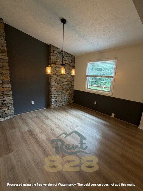 Building Photo - 609 Pineland Rd