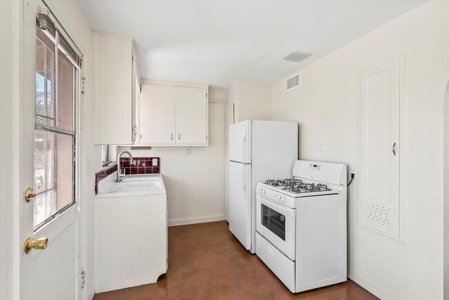 Building Photo - 2604 N Martin Ave