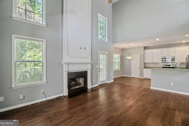 Building Photo - 2011 Chelton Way SE