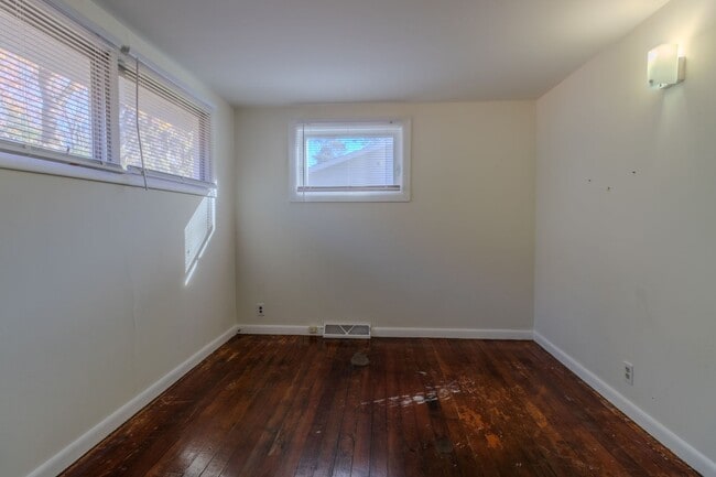 Building Photo - Classic Ranch Just Minutes from TC’s Best