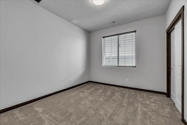 Building Photo - Charming 3 Bed and 2 Bath Home