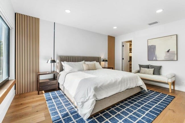 Building Photo - 5610 S Ocean Blvd