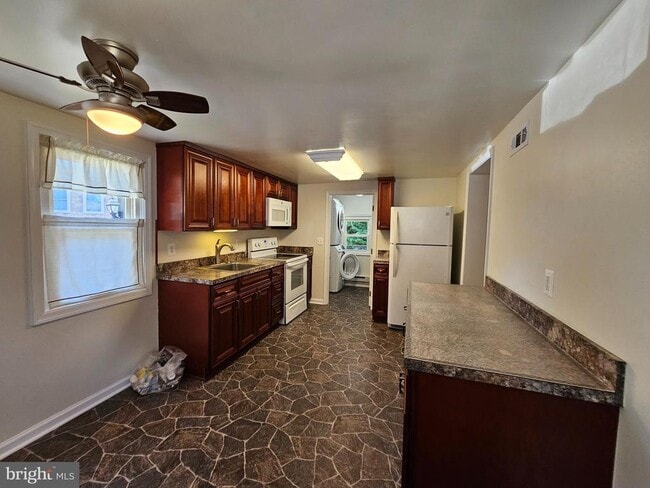 Building Photo - 178 Kingston Park Ln E