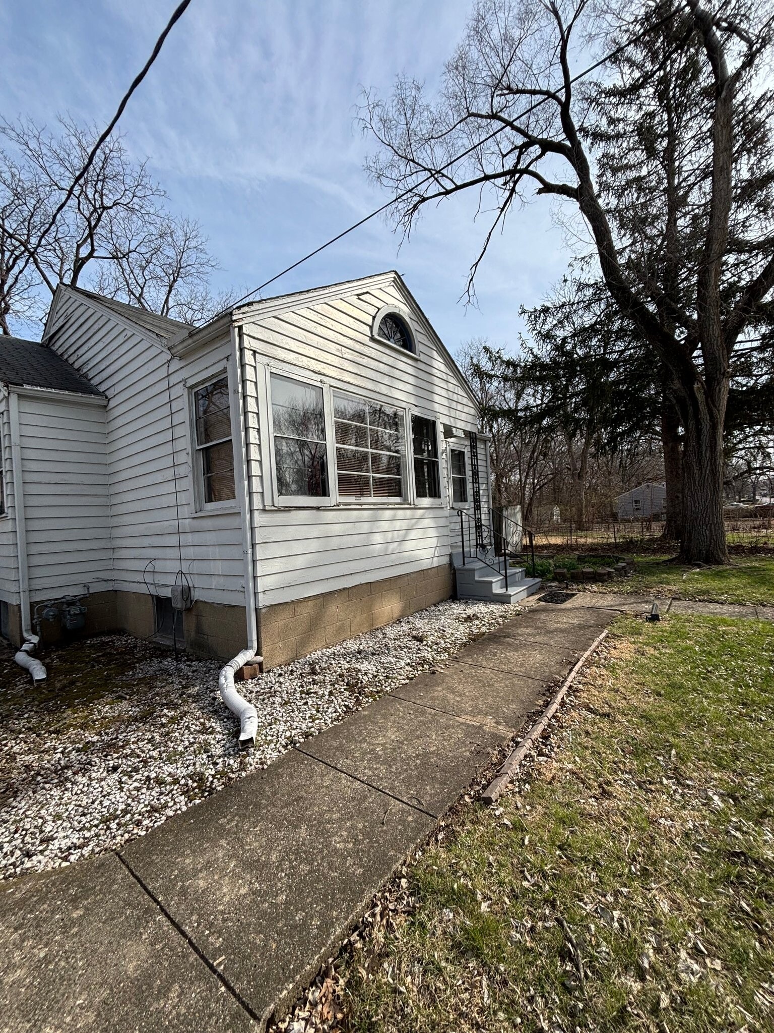 Building Photo - 2211 W Butler St