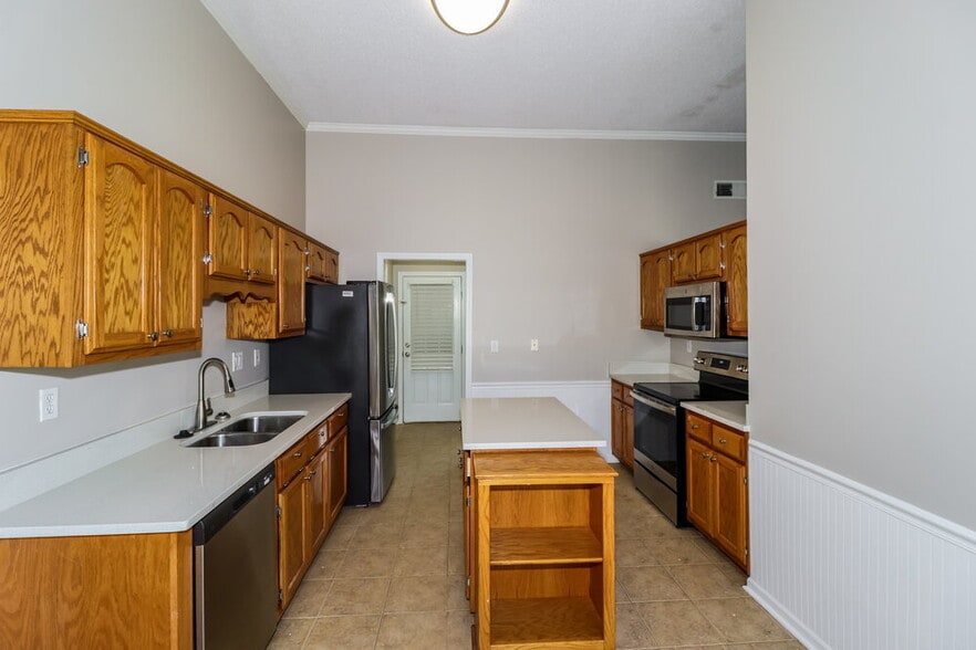 Building Photo - 7658 Shadow Hills Dr