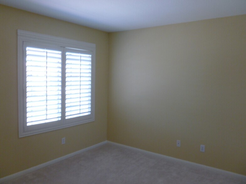 Building Photo - 208 Chaco Canyon Dr