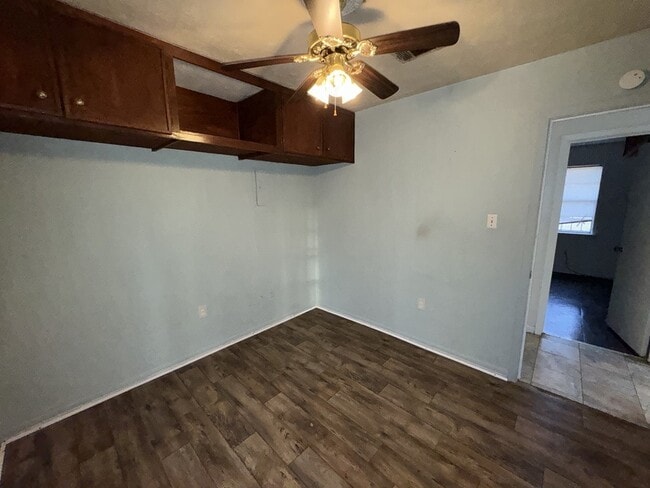 Building Photo - 5680 Queen Mary Ln