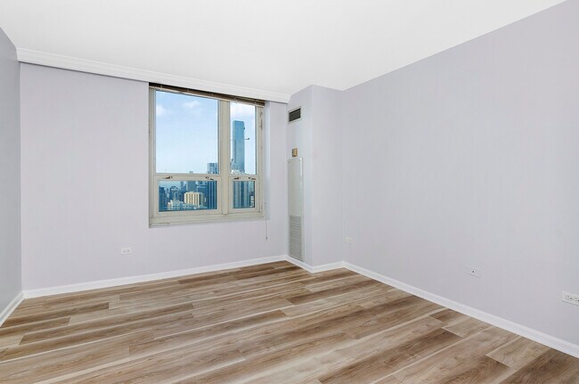 Building Photo - 345 N La Salle Dr