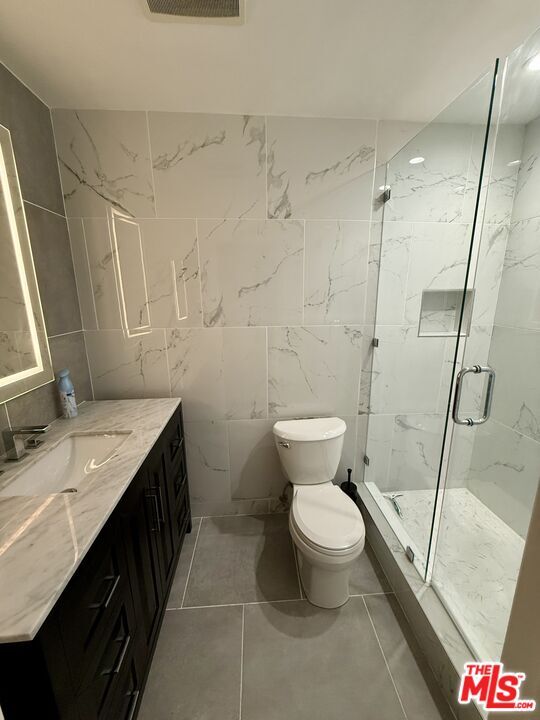 Building Photo - 8530 Holloway Dr