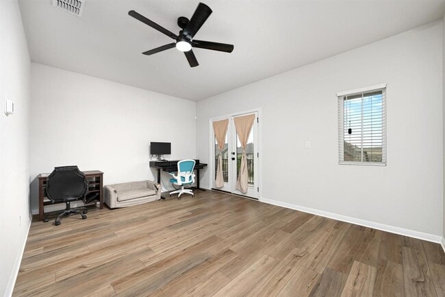 Building Photo - 236 Travis Ln