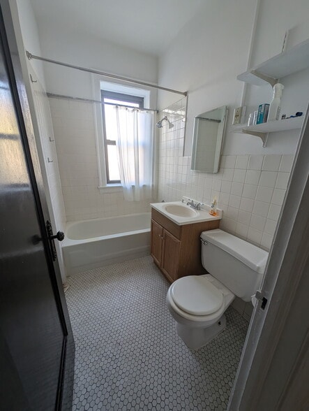 Building Photo - 5704 S Harper Ave