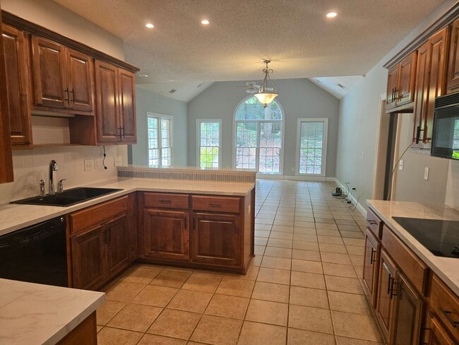 Building Photo - FOR RENT in HARRIS COUNTY with SWIMMING POOL! Available July 1st