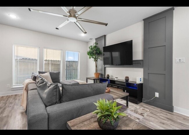 Building Photo - 4681 Bellfort Ave
